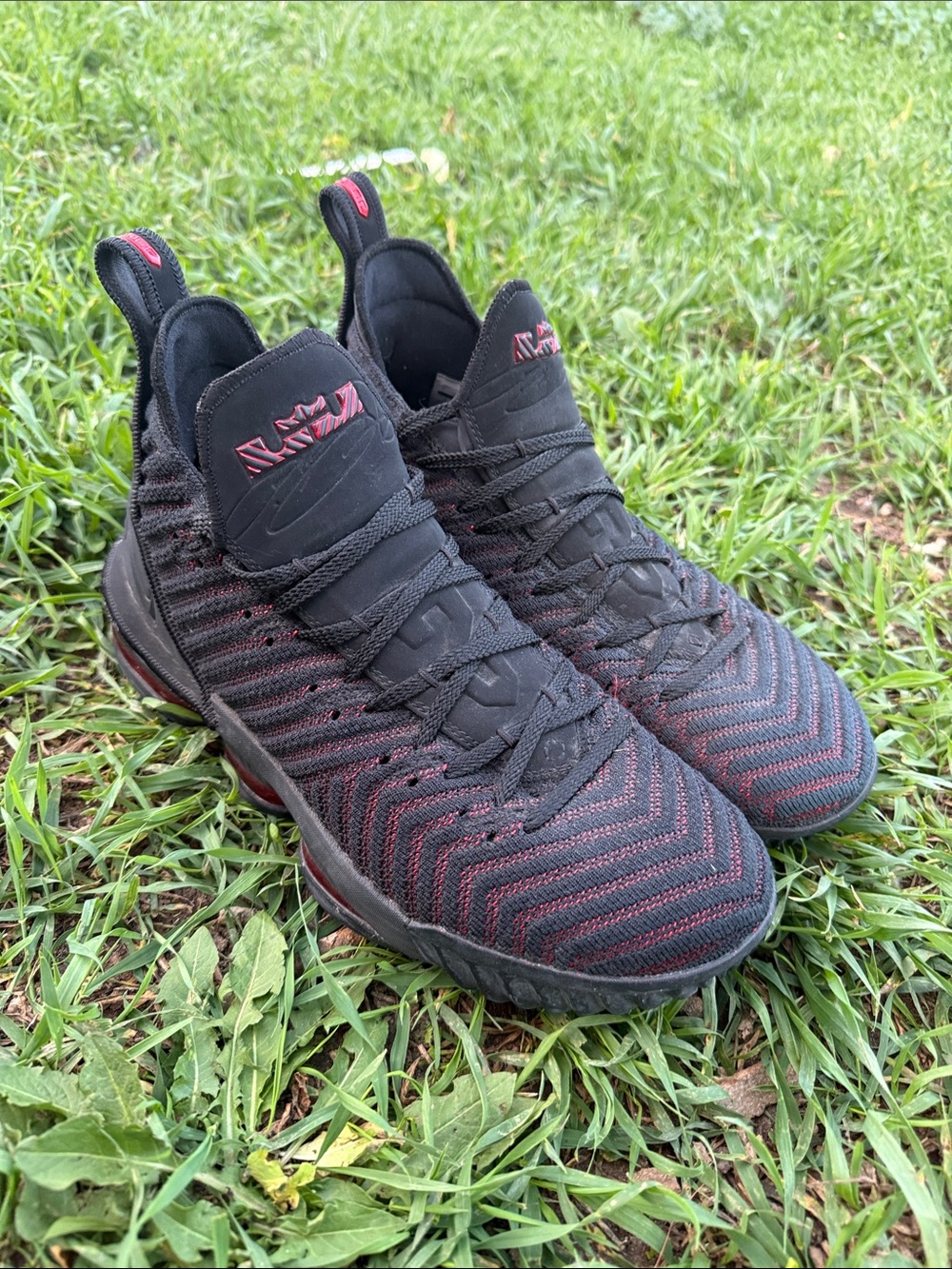 Nike LEBRON 16 sneakers